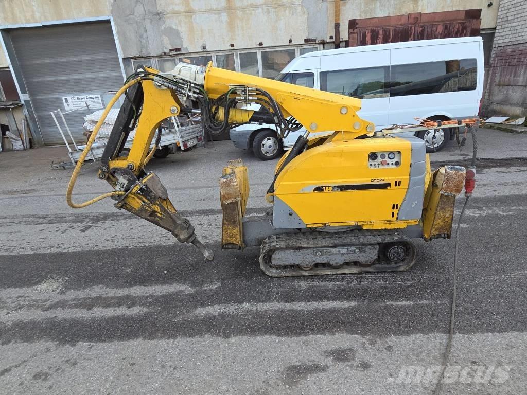 Brokk 180 Pelle de démolition