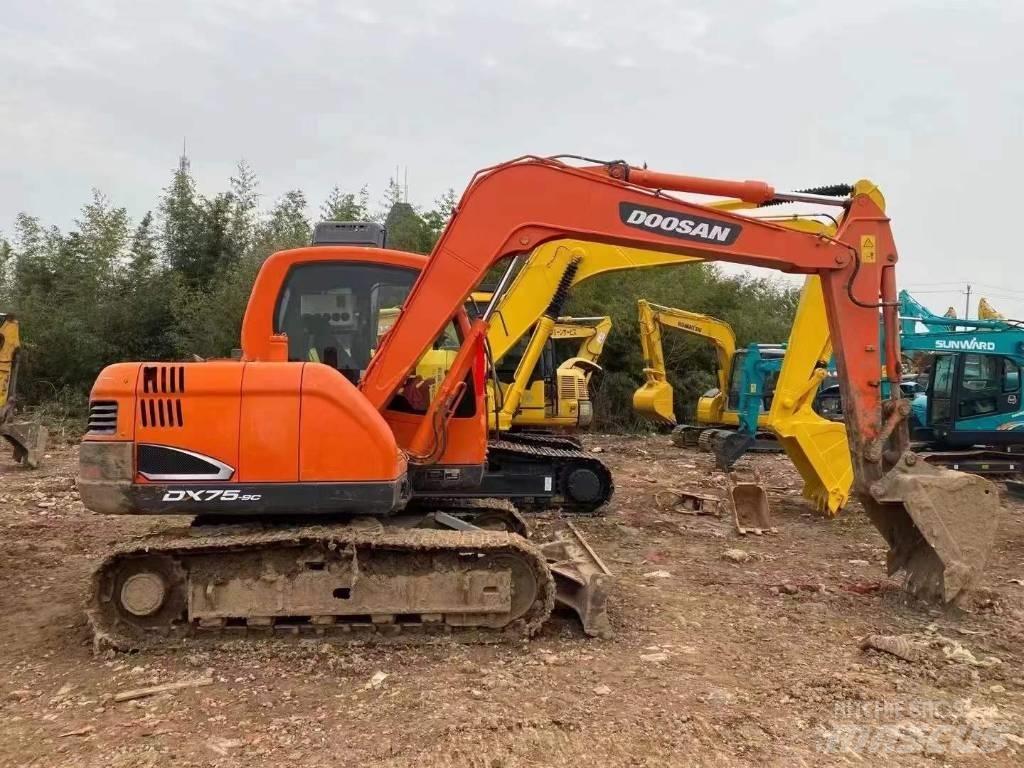 Doosan DX 75-9 Pelle sur chenilles
