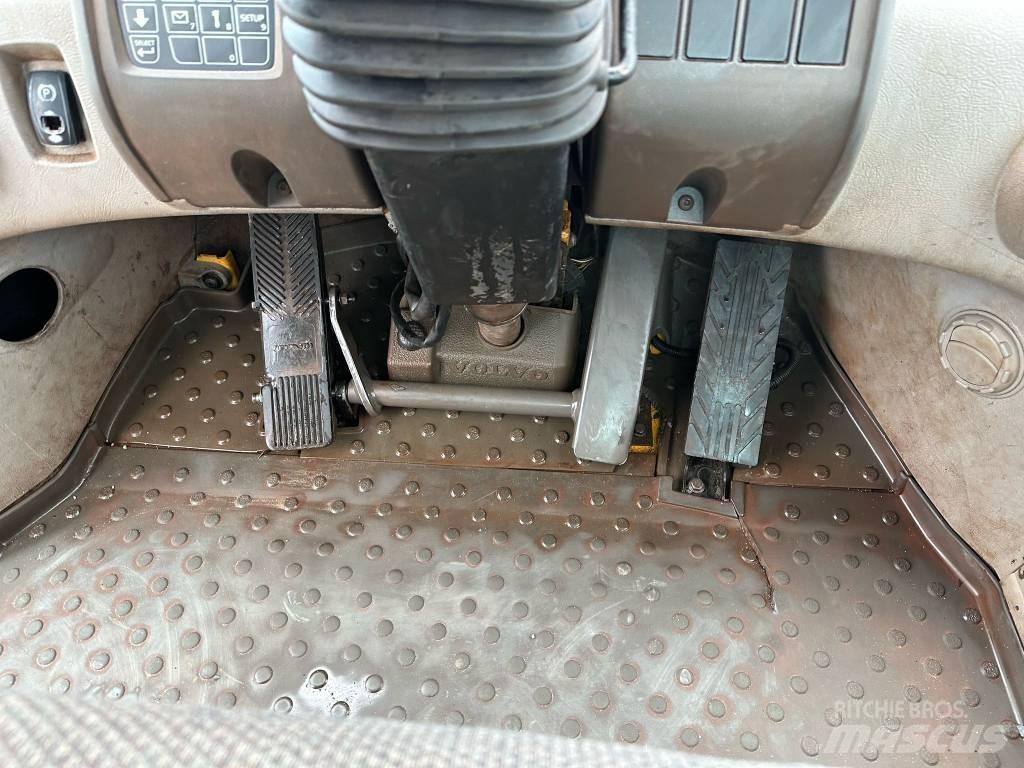 Volvo L180F Chargeuse sur pneus