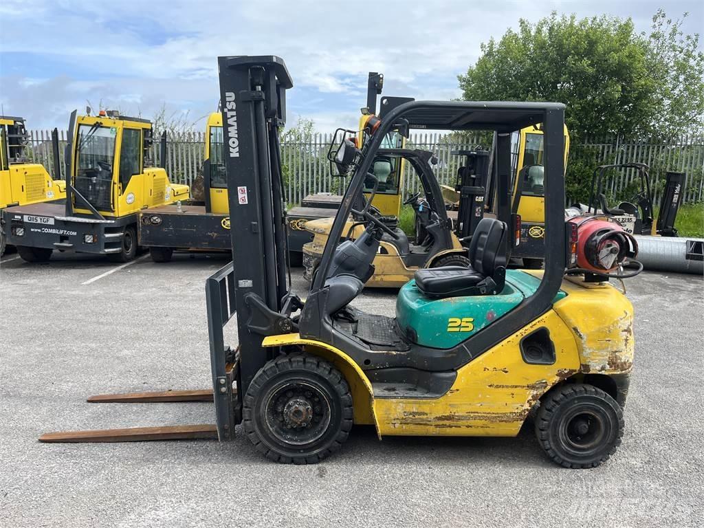 Komatsu FG25HT-16R Chariots GPL