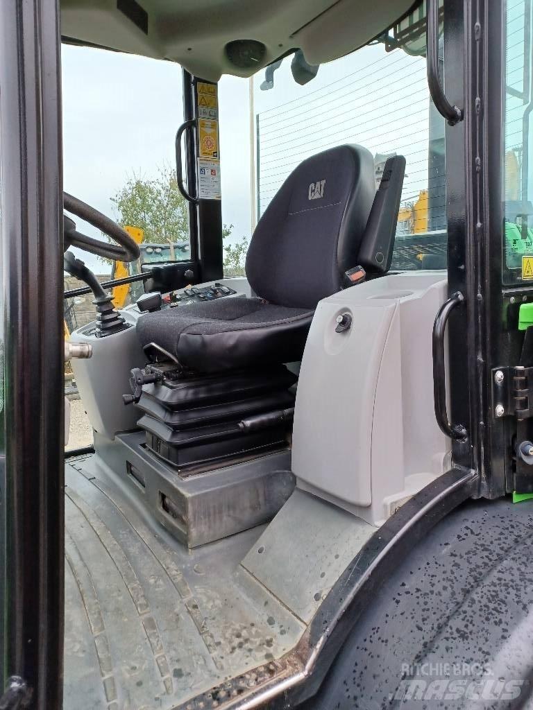 CAT 906M Chargeuse sur pneus