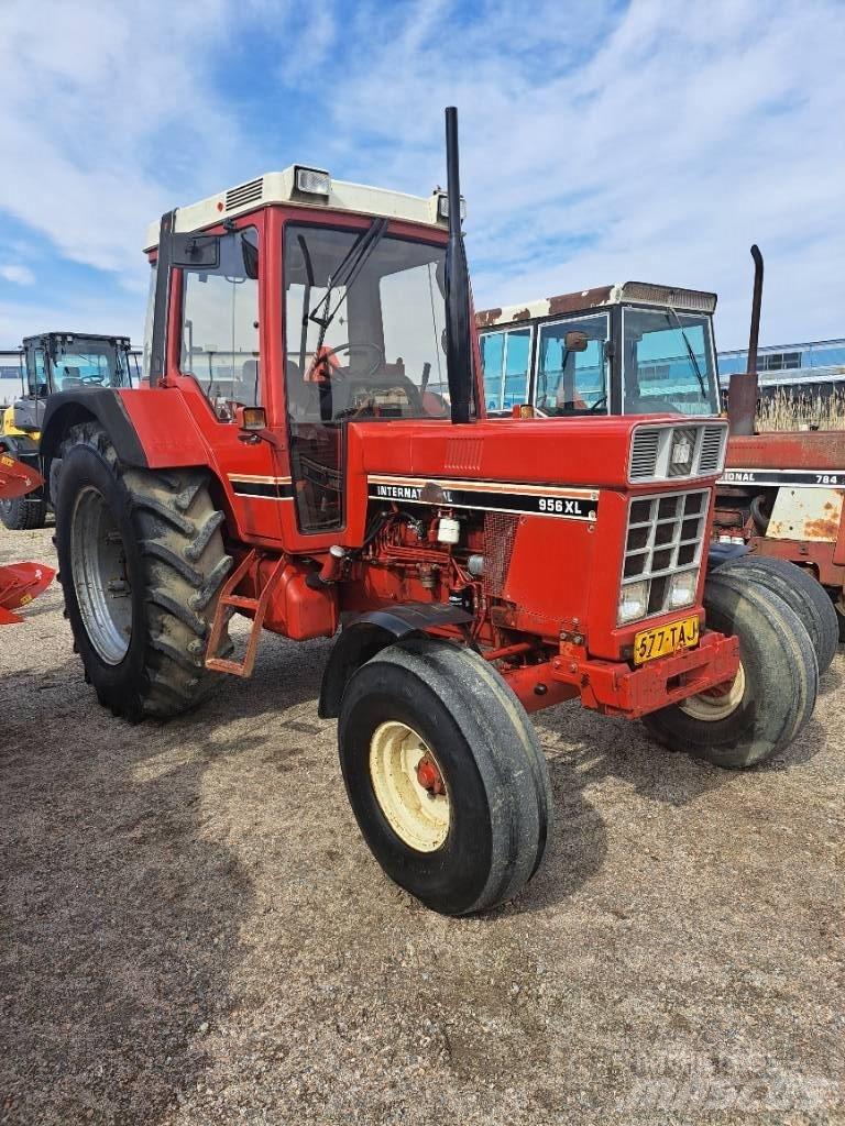 International 956XL Tracteur
