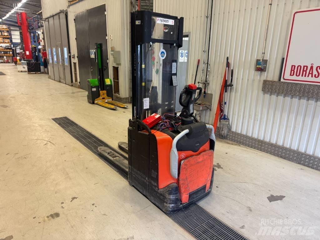 BT Toyota SPE 120 L Gerbeur accompagnant