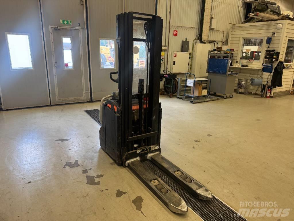 BT Toyota SPE 120 L Gerbeur accompagnant