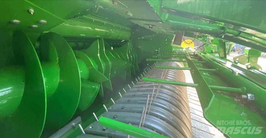 John Deere V461M Presse à balle ronde