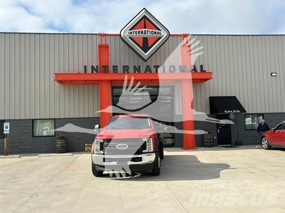 Ford F550 SD Camion plateau