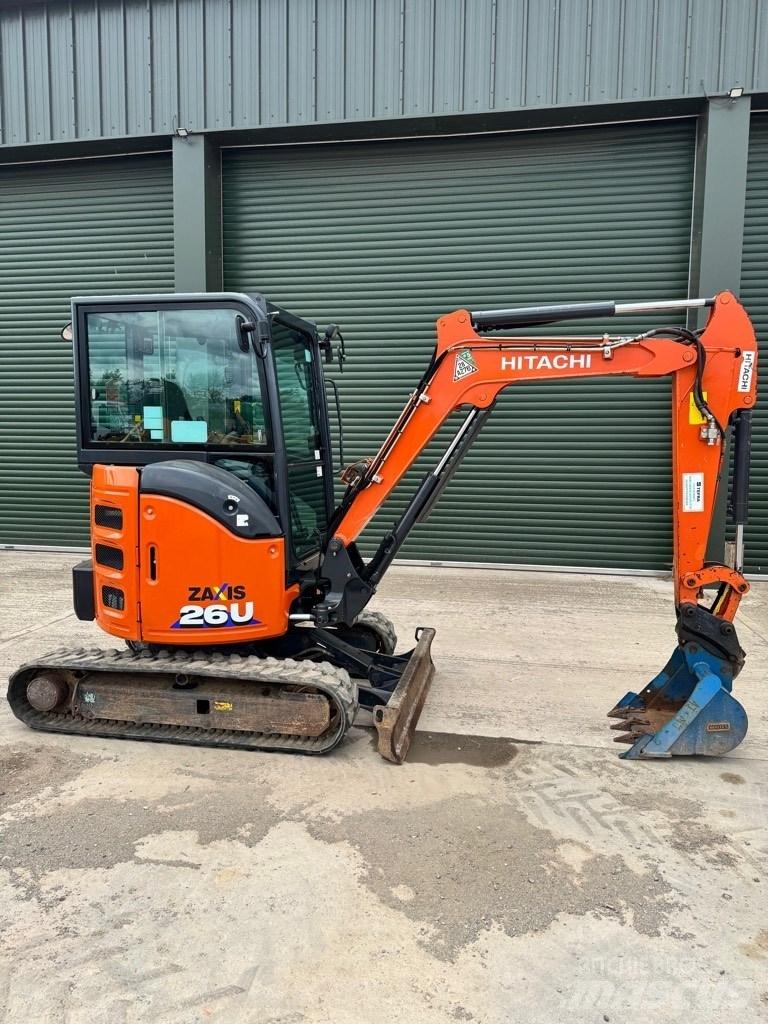 Hitachi ZX 26 U-6 CR Mini pelle < 7t