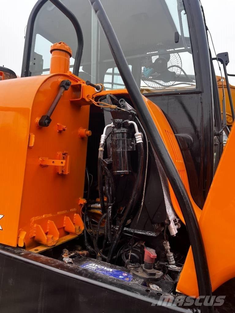 Hyundai Robex 60 W-9 Pelle sur pneus