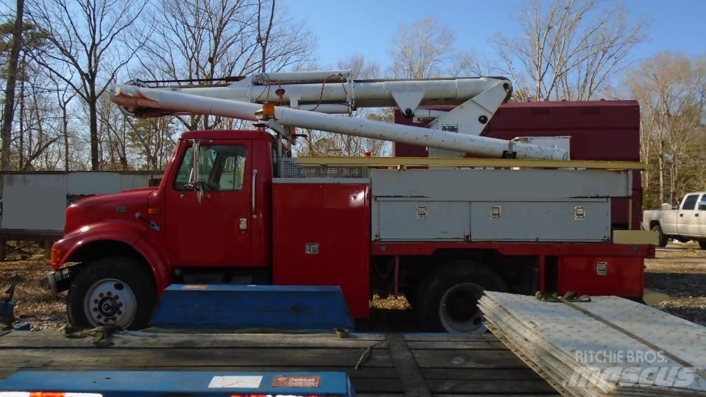 International 4700 Camion nacelle