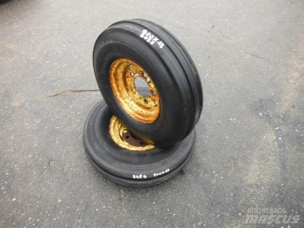 Dunlop 7.00X12 Pneus, roues et jantes