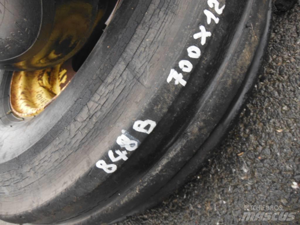 Dunlop 7.00X12 Pneus, roues et jantes