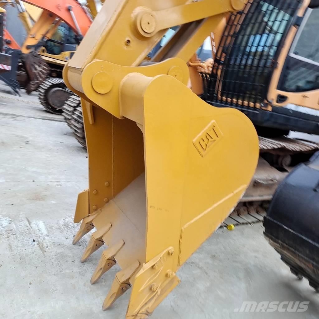 CAT 320 D2 L Pelle sur chenilles