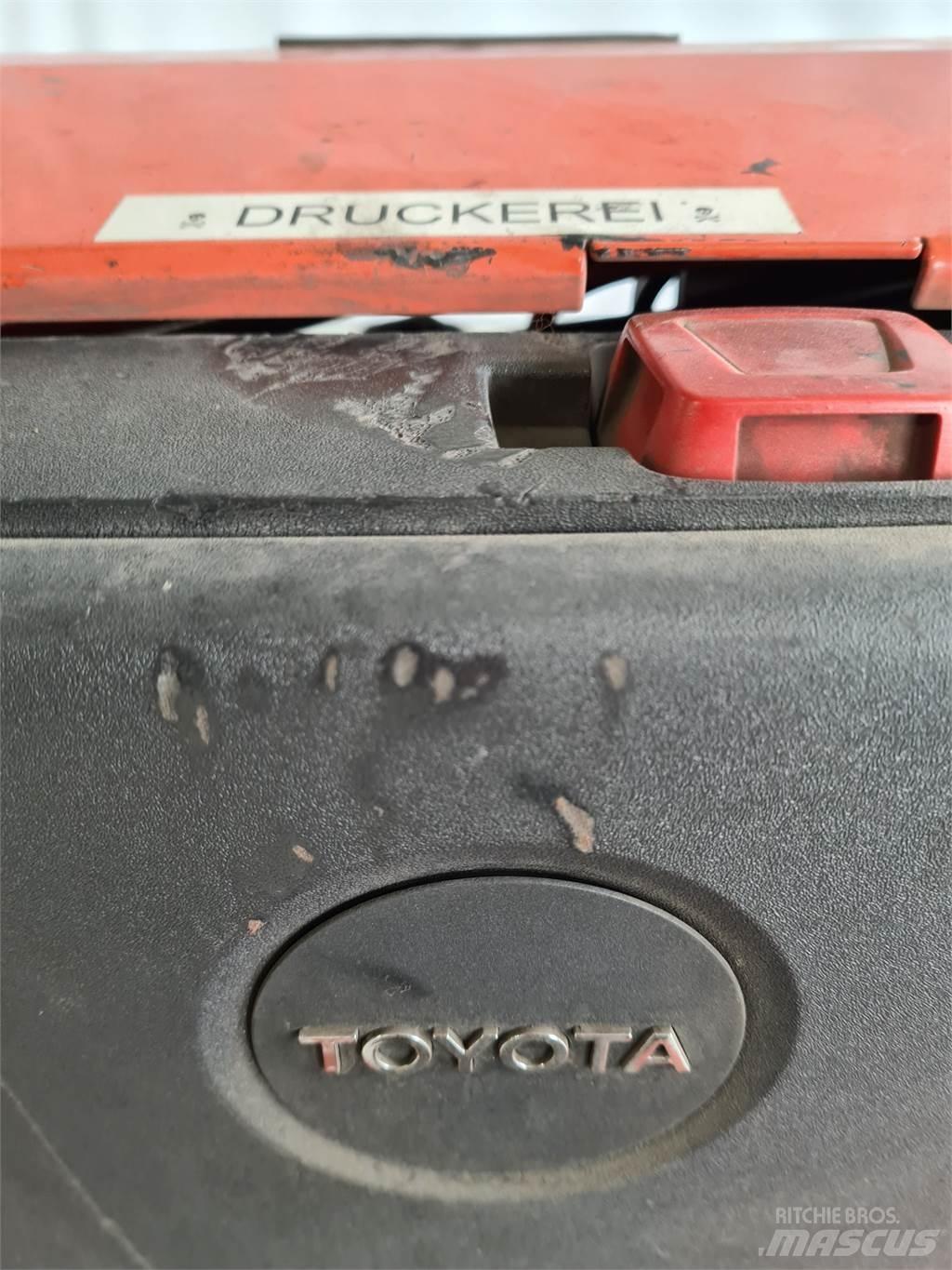 Toyota LWE 250 Transpalette accompagnant