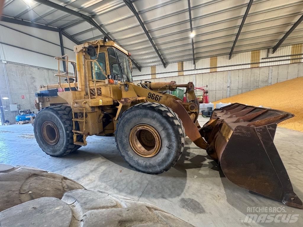 CAT 966 F Chargeuse sur pneus