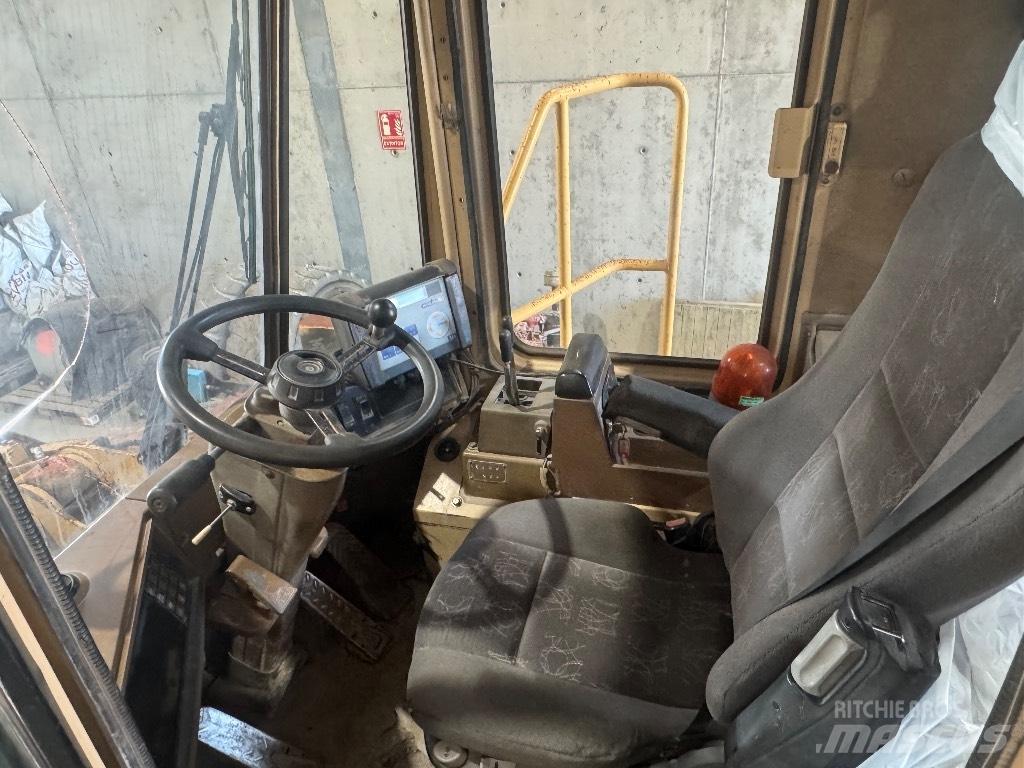 CAT 966 F Chargeuse sur pneus