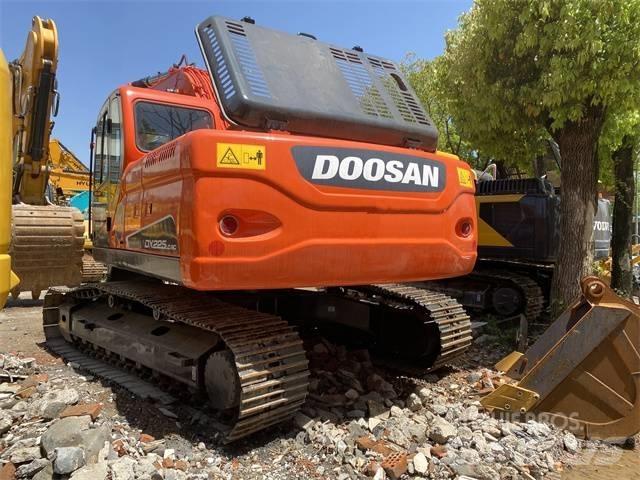 Doosan DX 225 LC Pelle sur chenilles