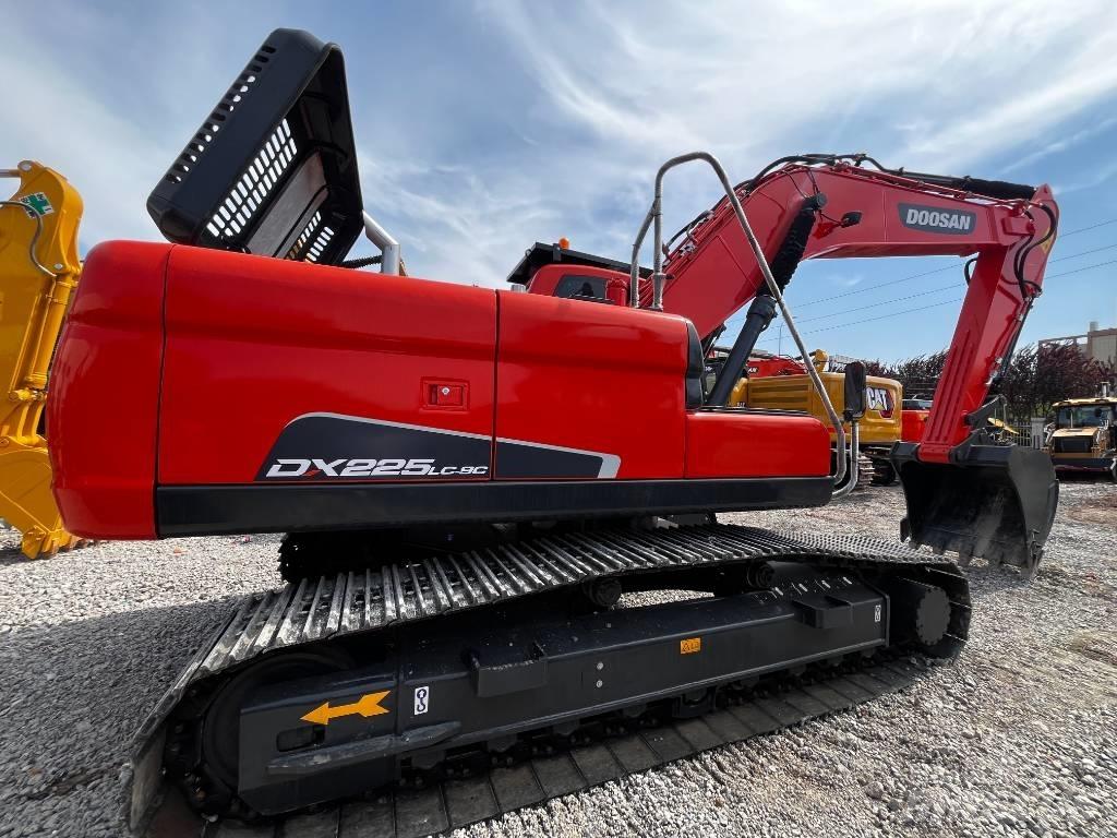Doosan DX 225 Pelle sur chenilles