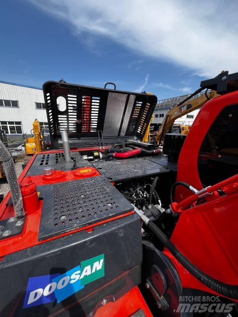 Doosan DX 225 Pelle sur chenilles
