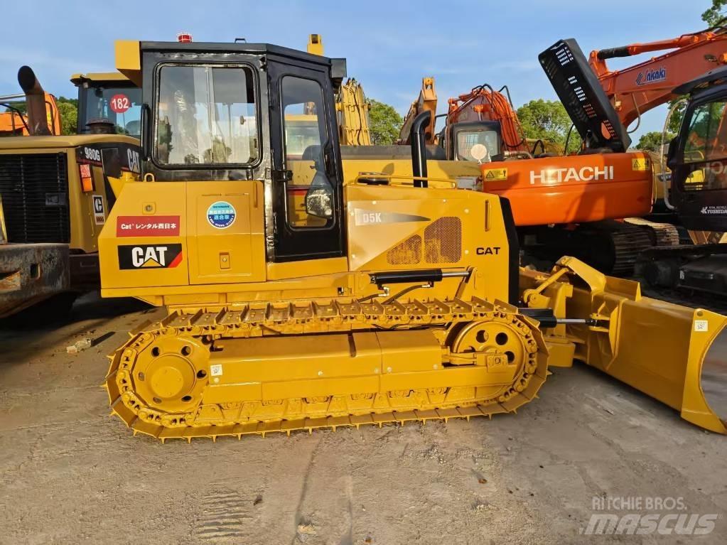 CAT D 5 K Bouteurs sur chenilles