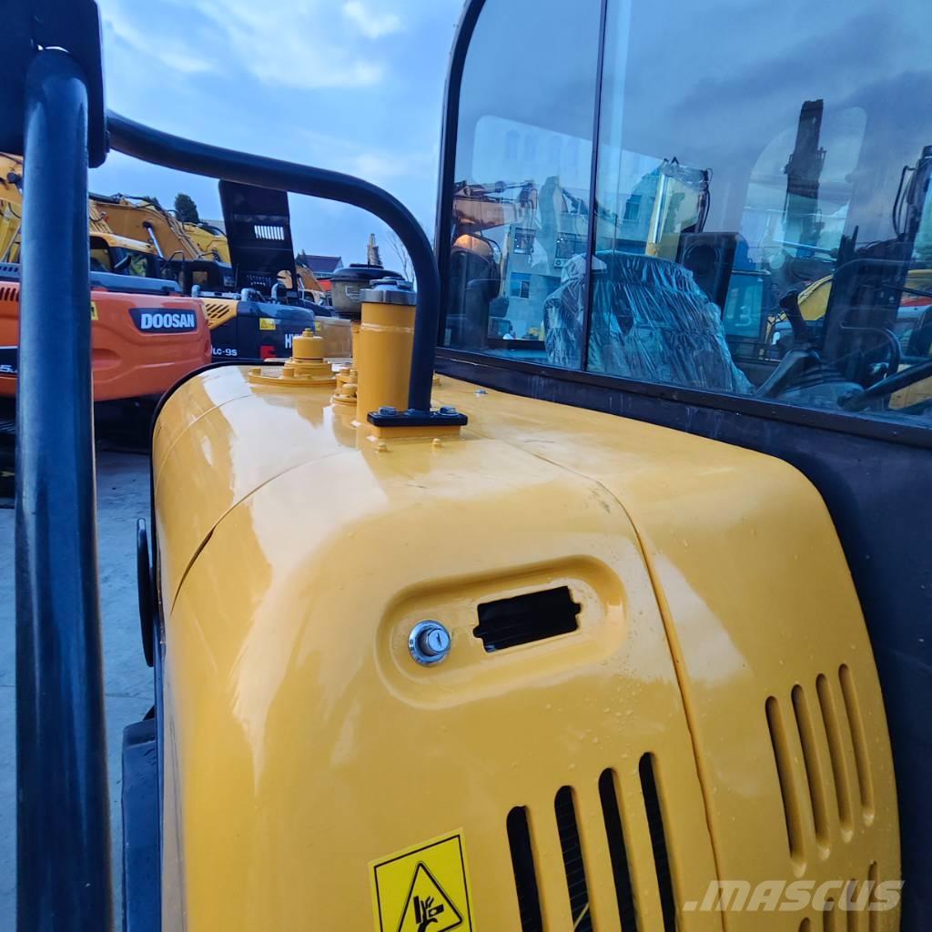 Hyundai R60W Pelle sur pneus