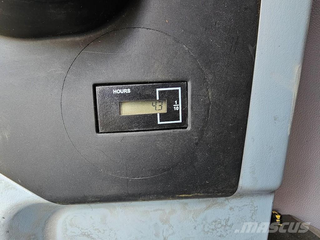 Hyundai R215L Pelle sur chenilles