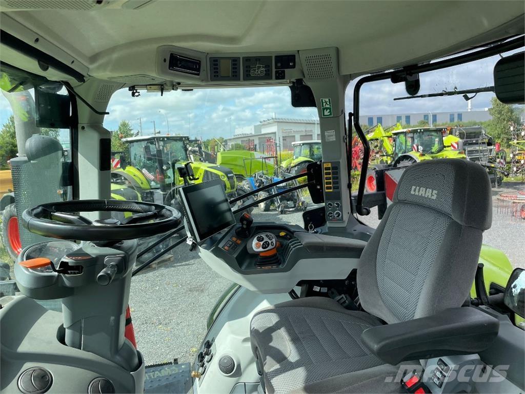 CLAAS Axion 810 CM Tracteur