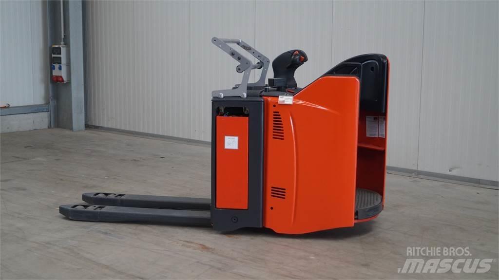 Linde T20SP kurz Transpalette accompagnant