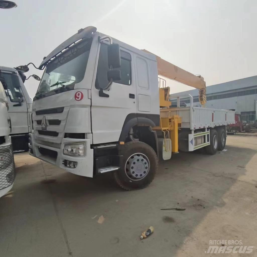 Howo 371 6x4 Camion plateau ridelle avec grue