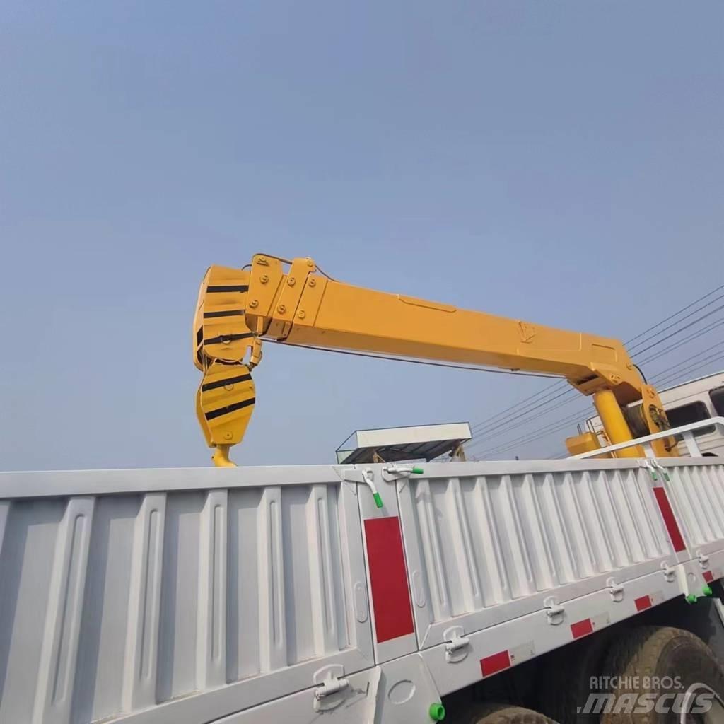 Howo 371 6x4 Camion plateau ridelle avec grue