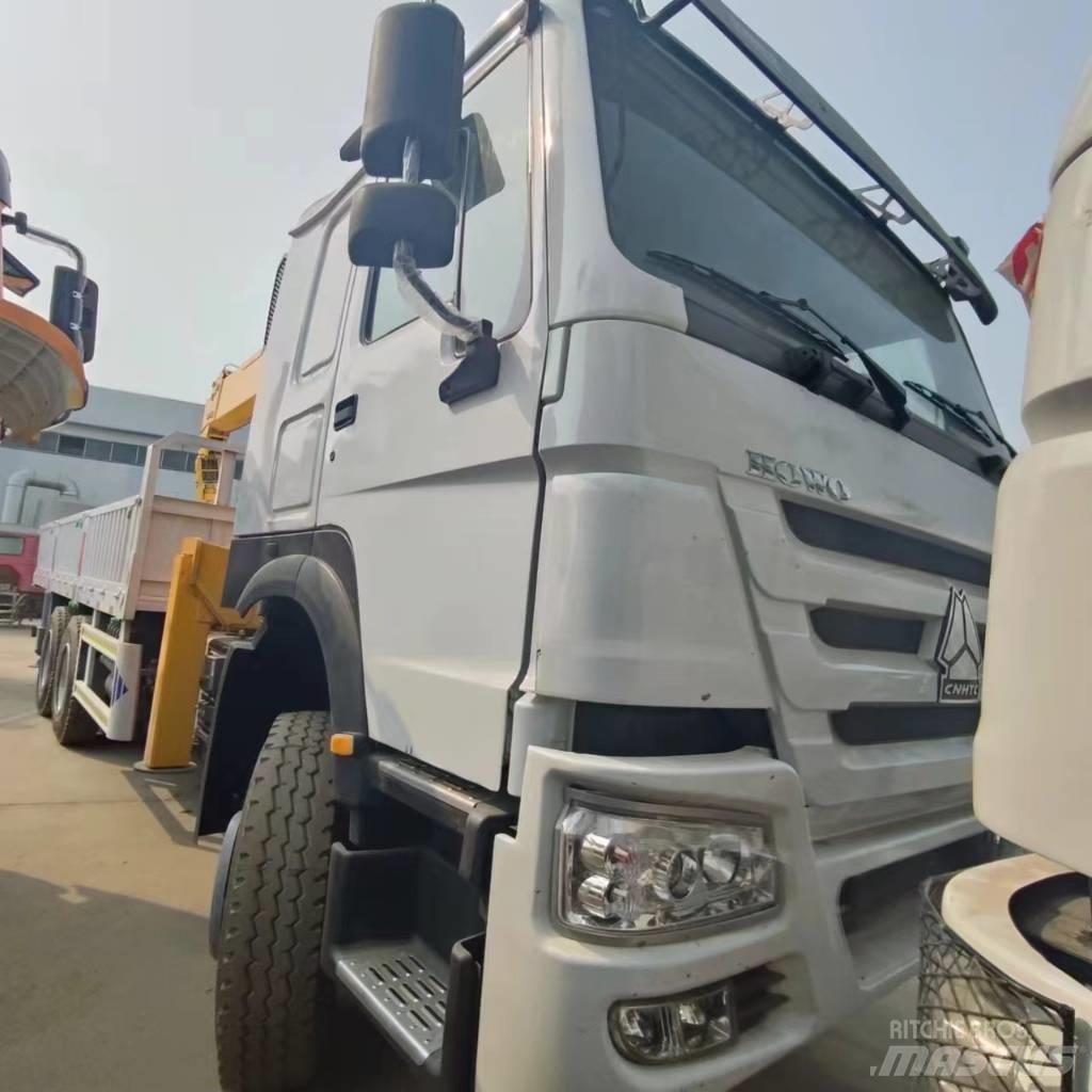 Howo 371 6x4 Camion plateau ridelle avec grue