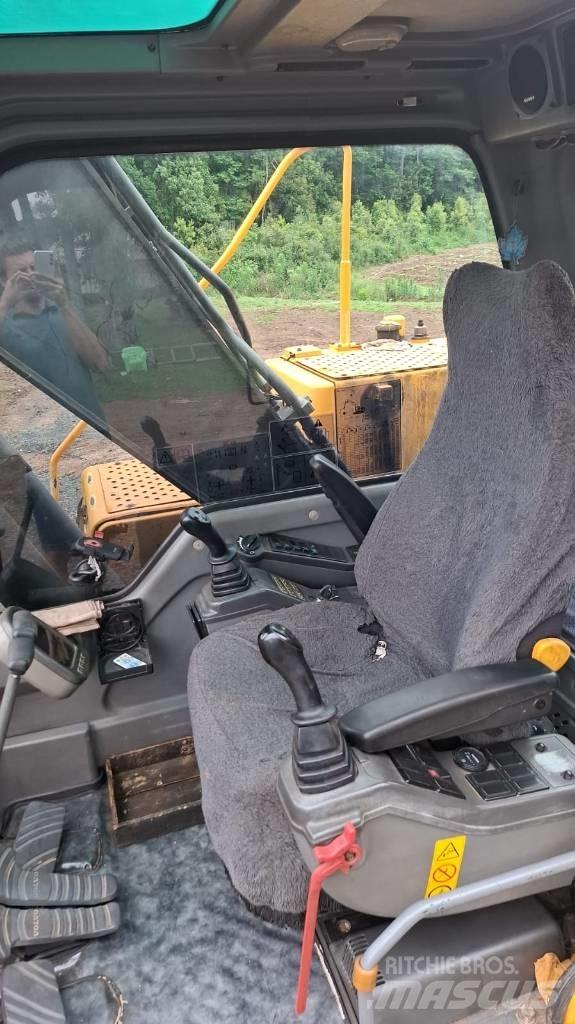 Volvo EC210B Pelle sur chenilles