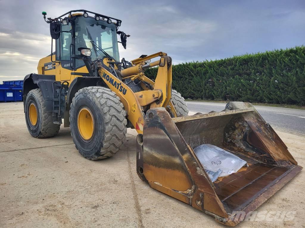 Komatsu WA200-8 Chargeuse sur pneus