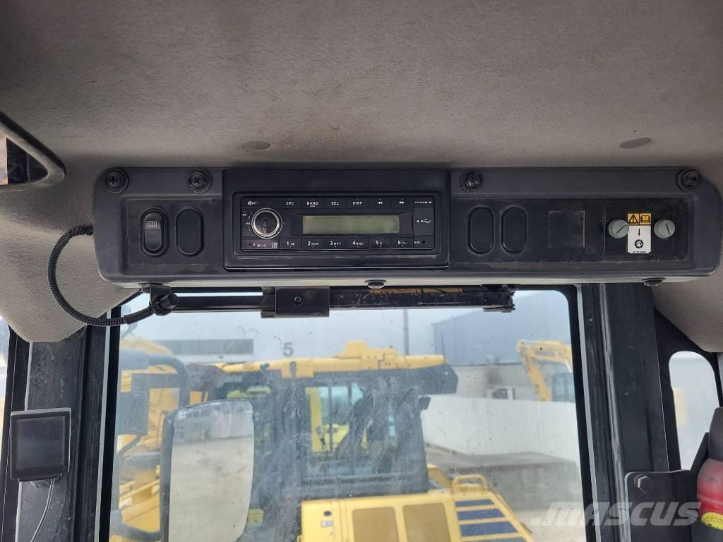 Komatsu WA200-8 Chargeuse sur pneus
