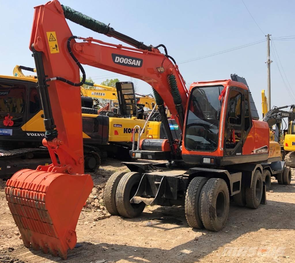 Doosan DX150W Pelle sur pneus
