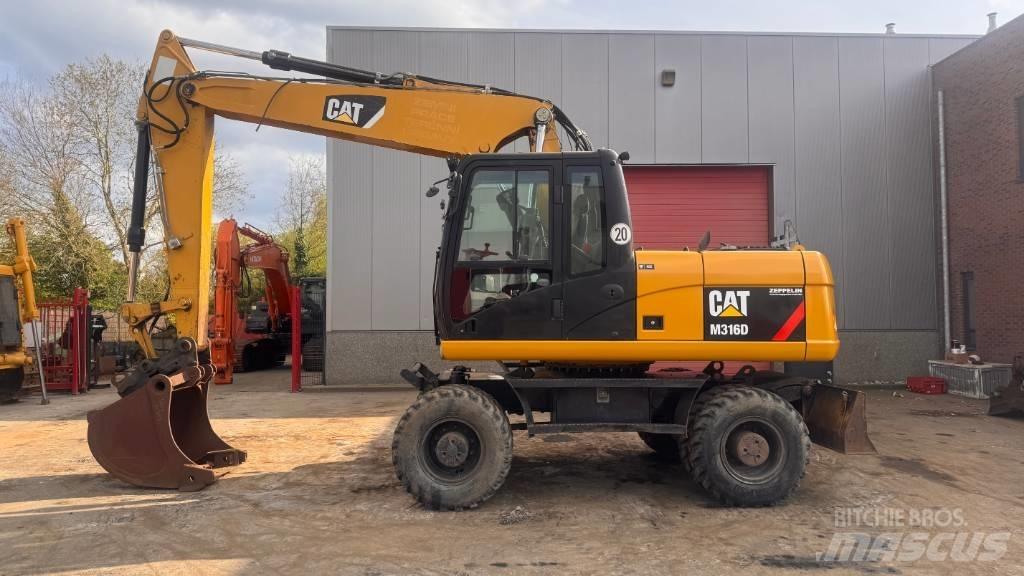 CAT M 316 D Pelle sur pneus