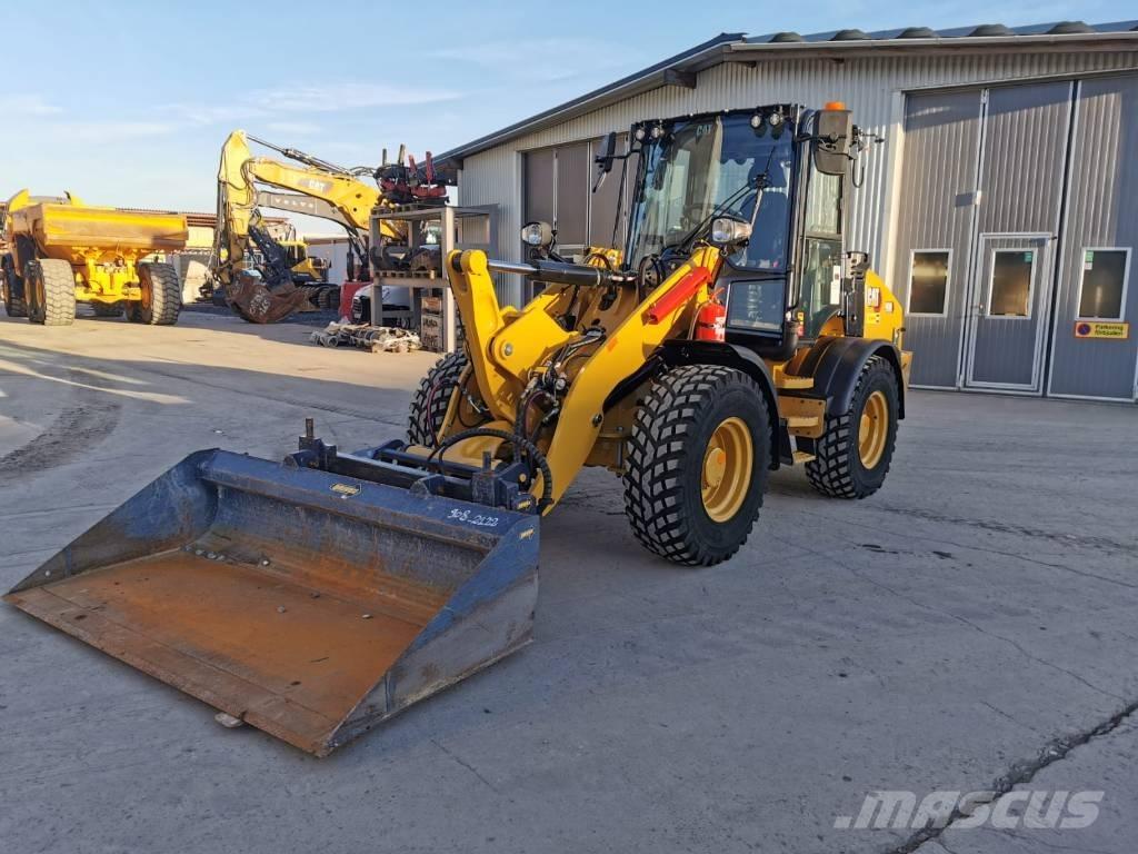 CAT 908 Chargeuse sur pneus