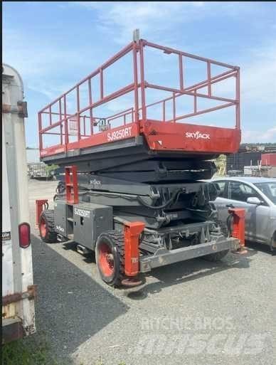 SkyJack SJ 9250 Nacelle ciseaux