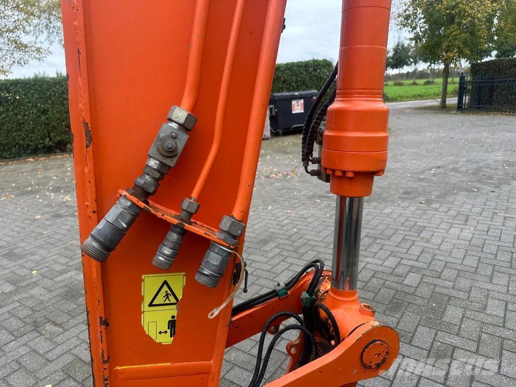 JCB JS145W Pelle sur pneus