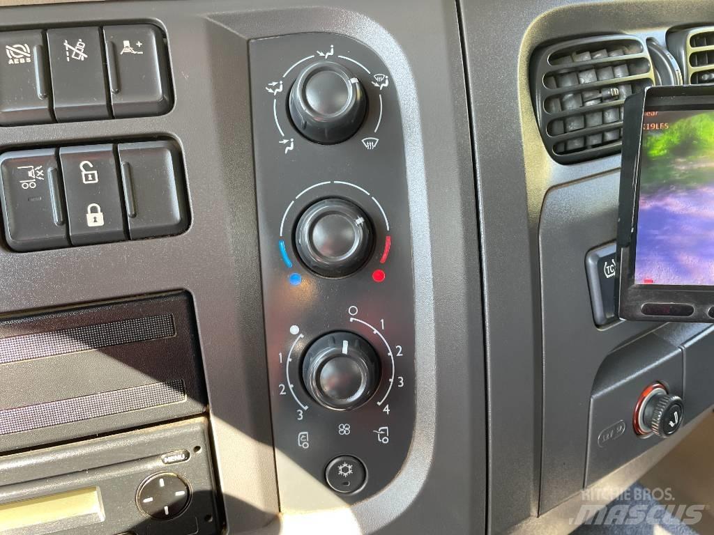 DAF LF 230 Balayeuse / Autolaveuse
