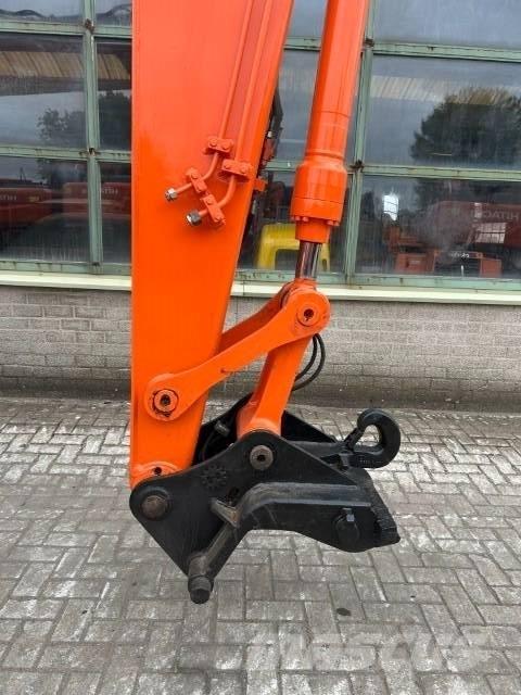 Hitachi ZX 135 US Pelle sur chenilles