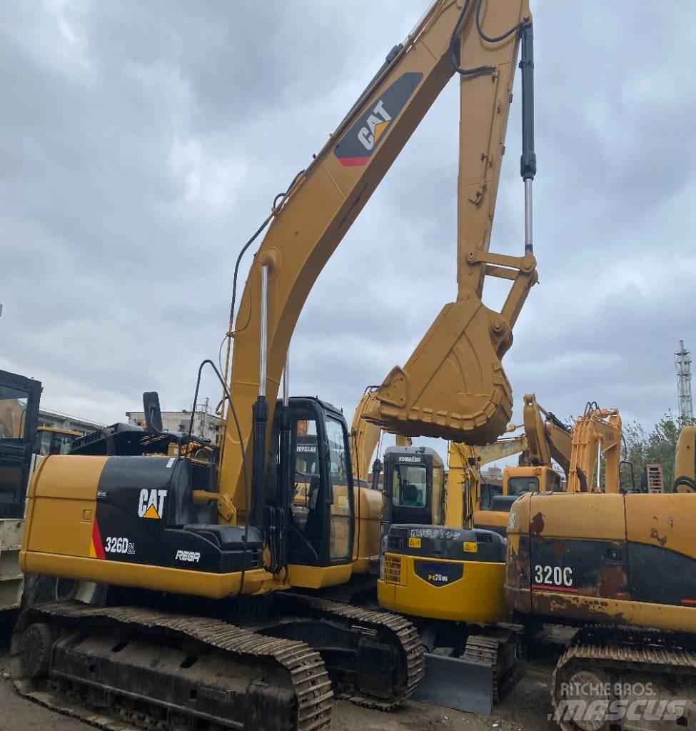 CAT 326 D2L Pelle sur chenilles