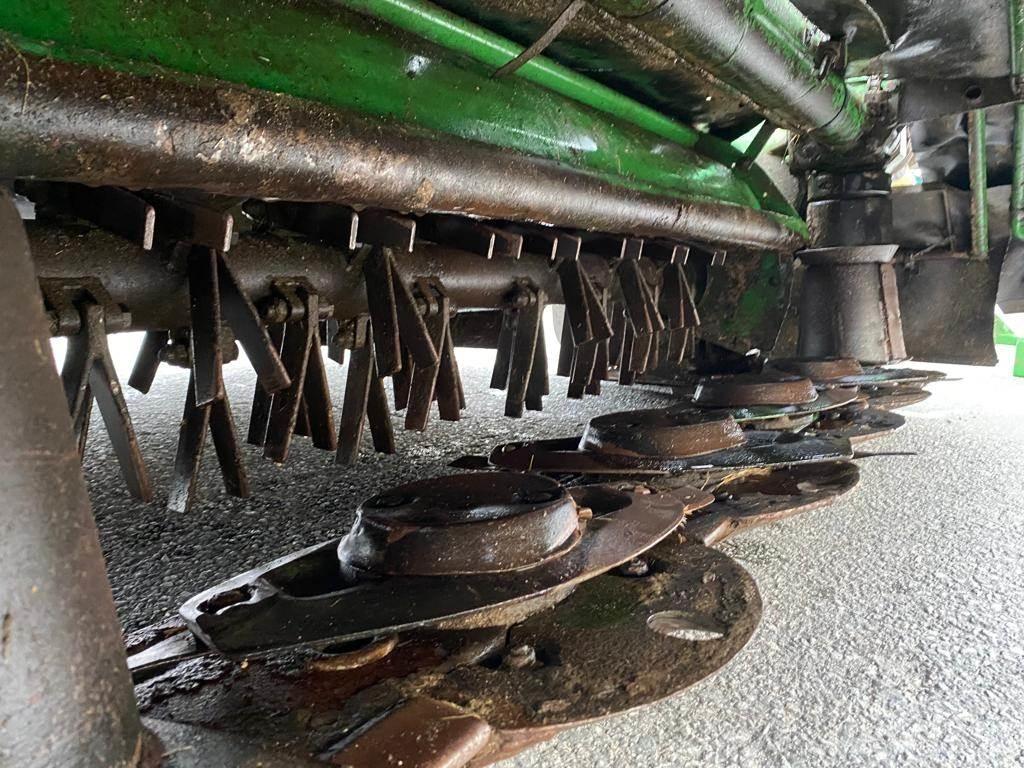 John Deere 324 Faucheuse