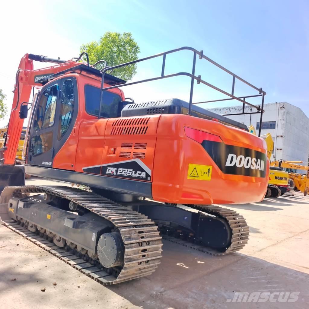 Doosan DX 225 LC Pelle sur chenilles