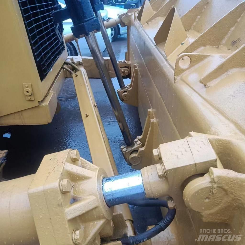 CAT D 6 H Niveleuse