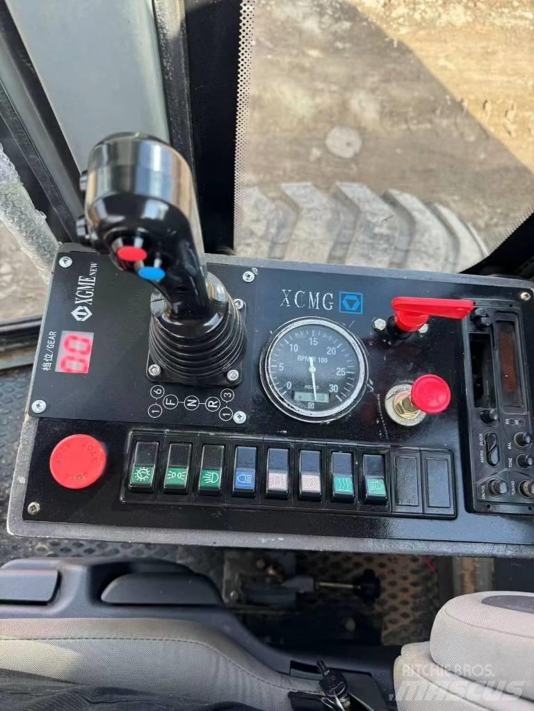 XCMG GR 2153 Niveleuse