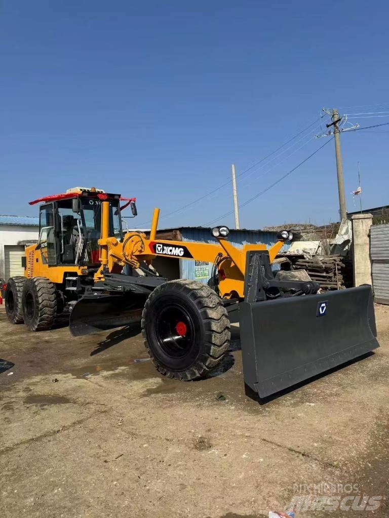 XCMG GR 2153 Niveleuse