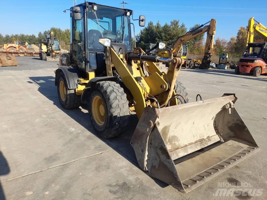 CAT 908 H 2 Chargeuse sur pneus