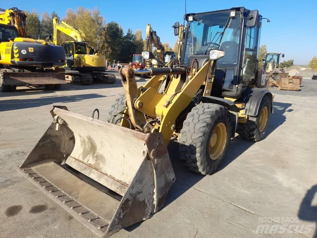 CAT 908 H 2 Chargeuse sur pneus