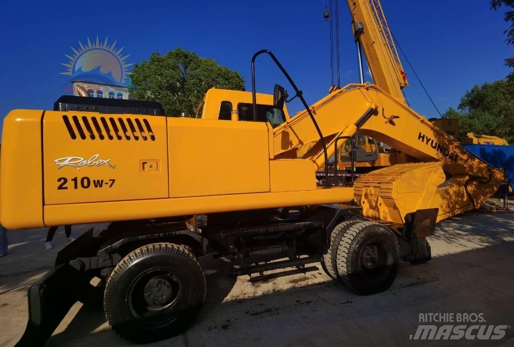 Hyundai R210W-7 Pelle sur pneus