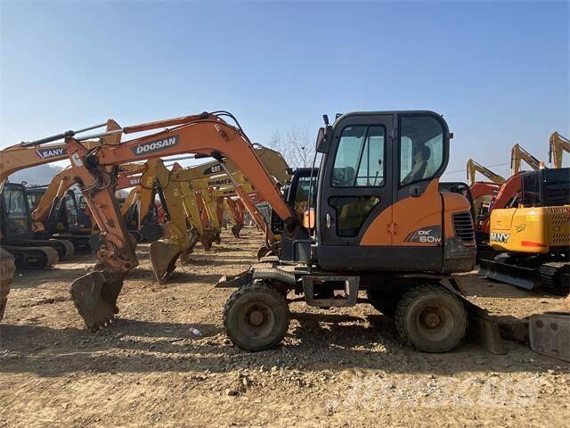 Doosan DX60W Pelle sur chenilles